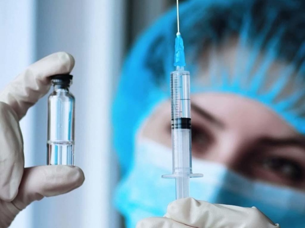 Вакцинация от коронавируса в России стартует в конце осени