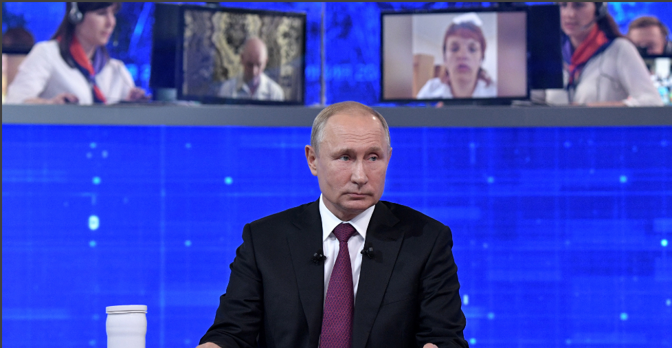В этом году Кремль решил отказаться от традиционной прямой линии с президентом