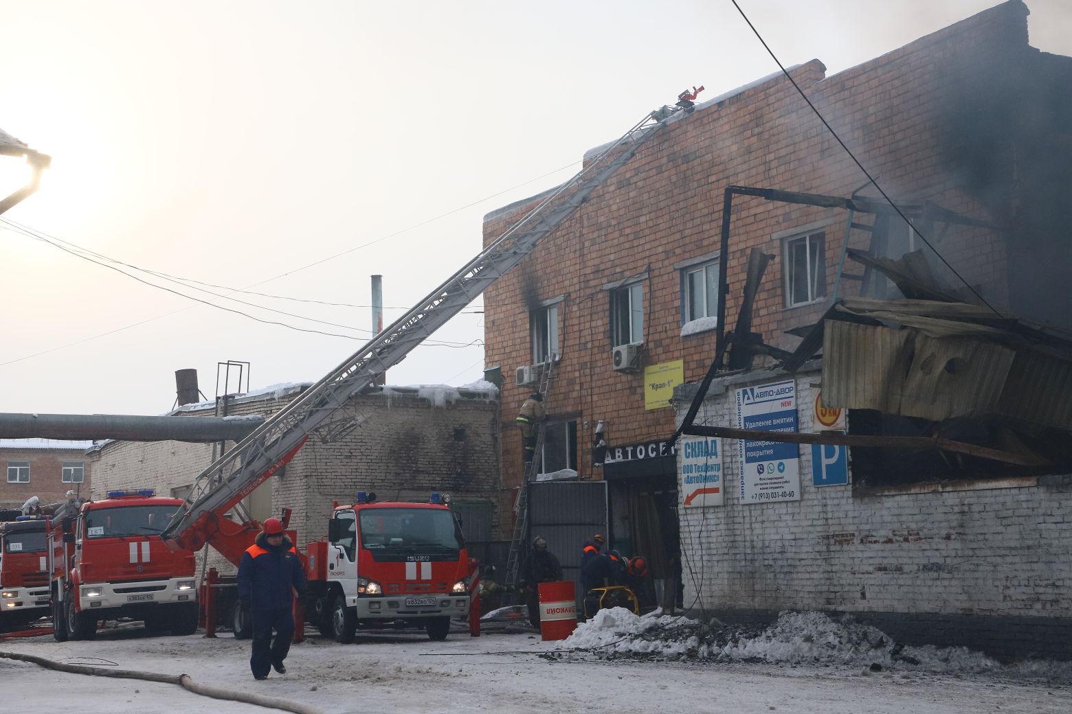 Пожар на складе в Красноярске удалось потушить