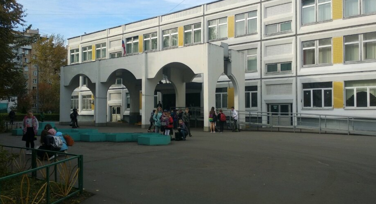 В Москве неизвестный угрожает взорвать школу