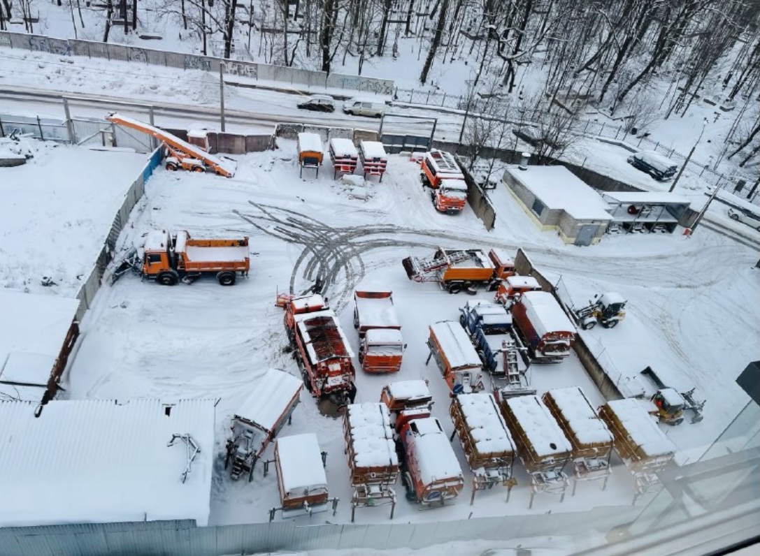 Операторов снегоуборочной техники не хватает в Петербурге