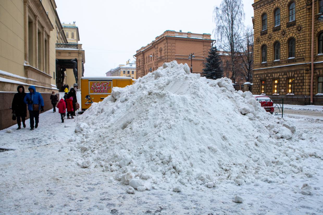 Петербург утопает в сугробах с приходом нового циклона “Квинтинус”