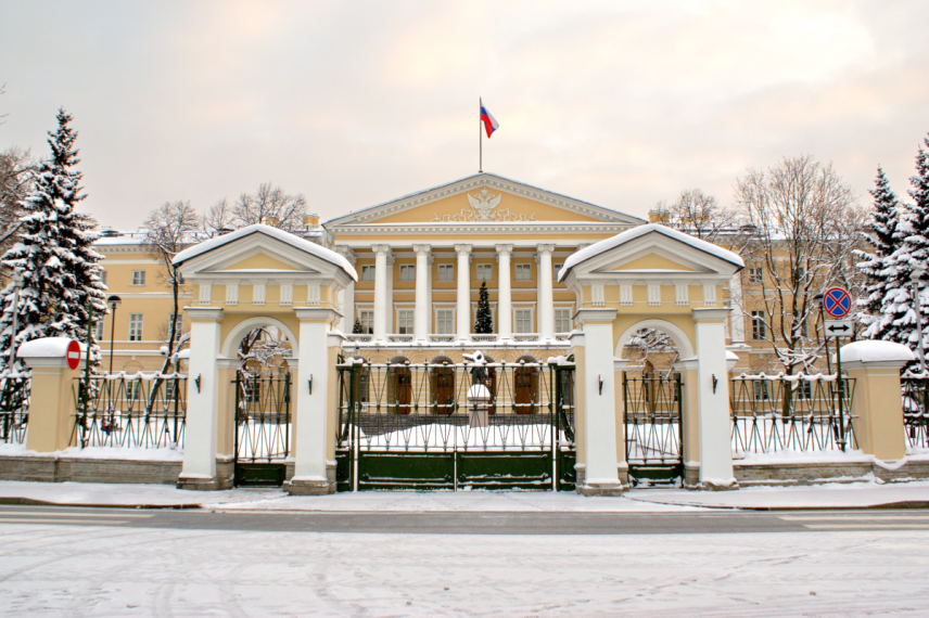 Мэрия Петербурга украсит город более чем на 9 миллионов рублей вместо помощи ветеранам