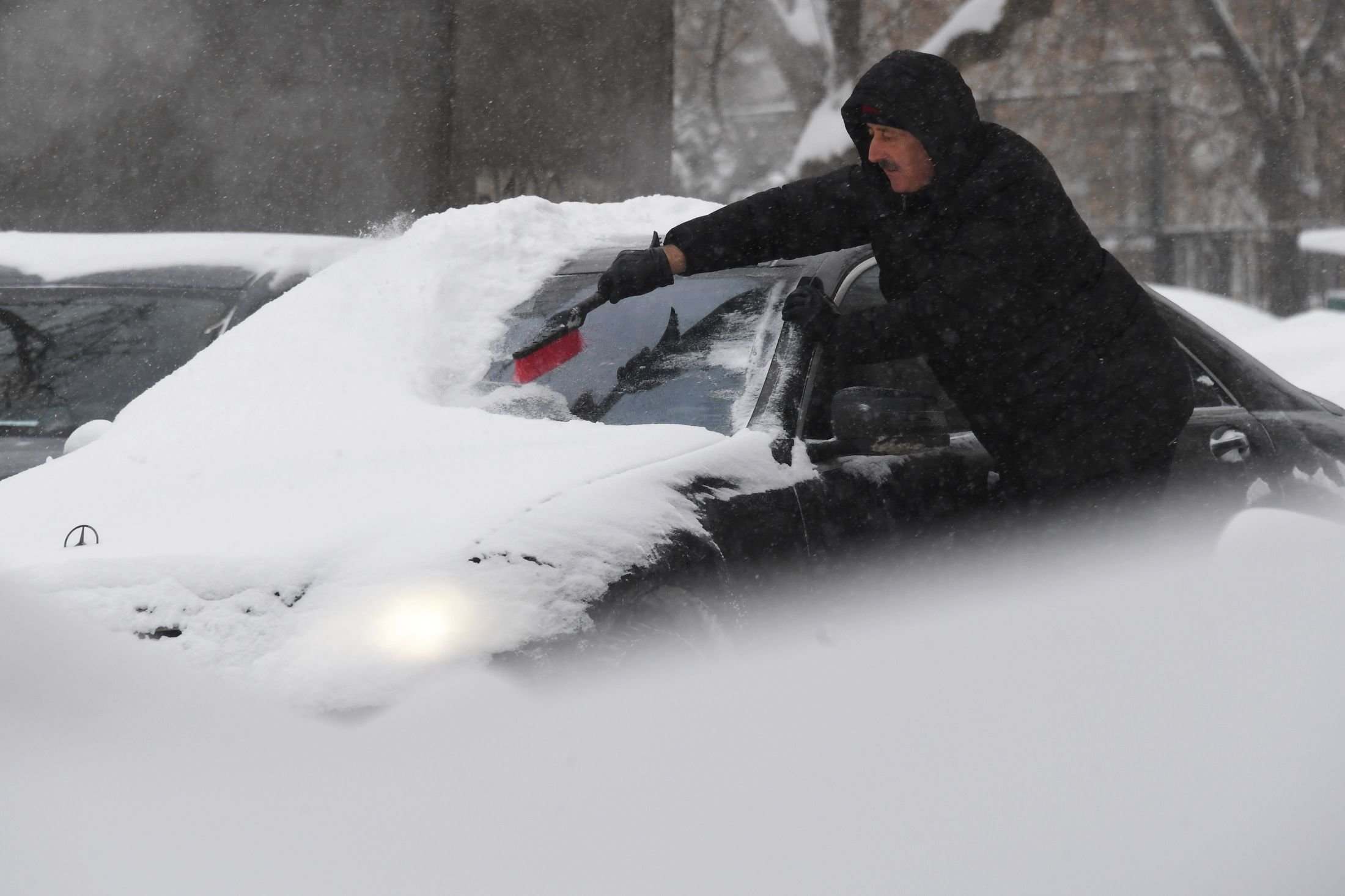 Петербург оказался без снегоуборочной техники накануне очередного снегопада