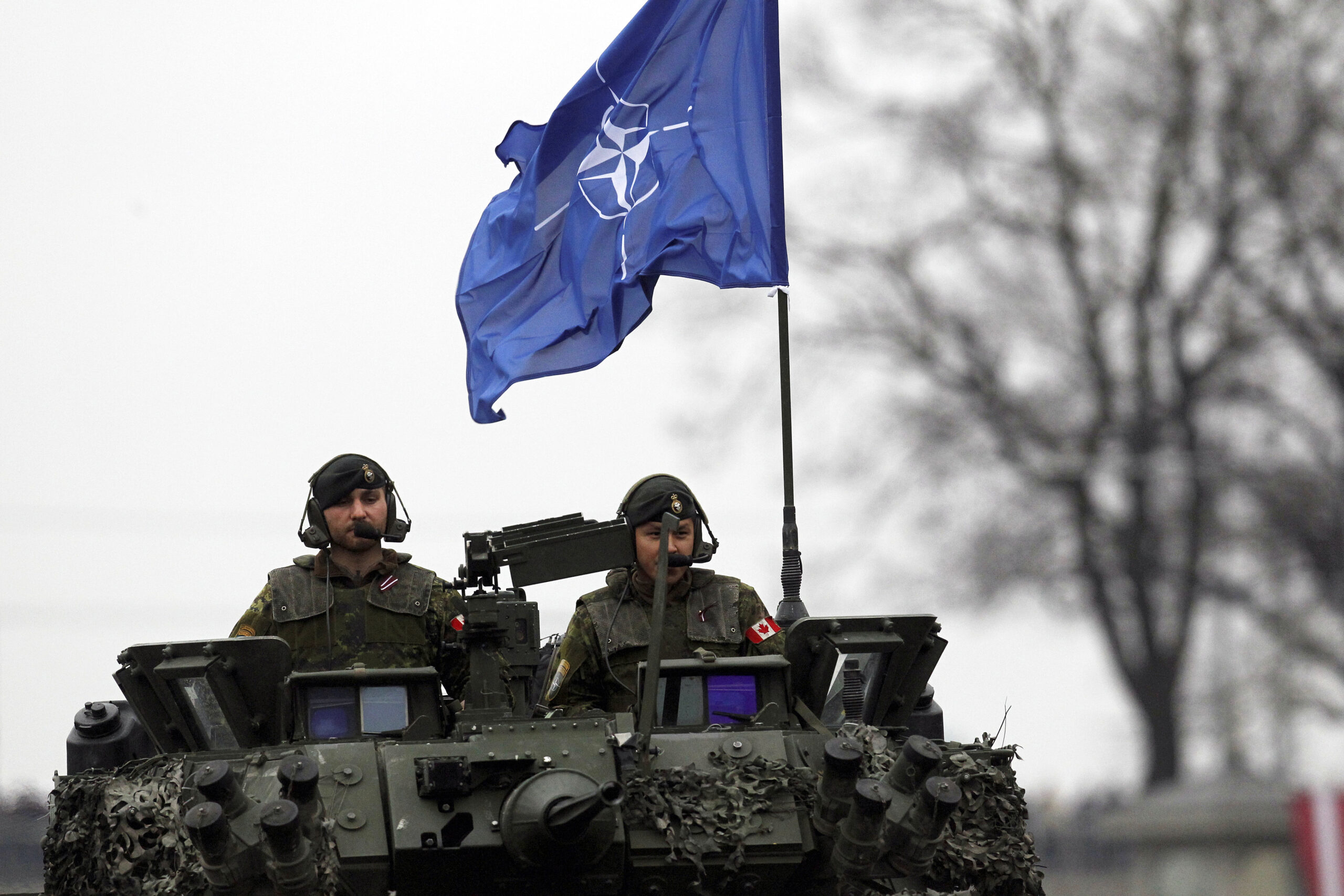 Вдоль границы НАТО ходит хмуро: альянс проводит учения в Прибалтике