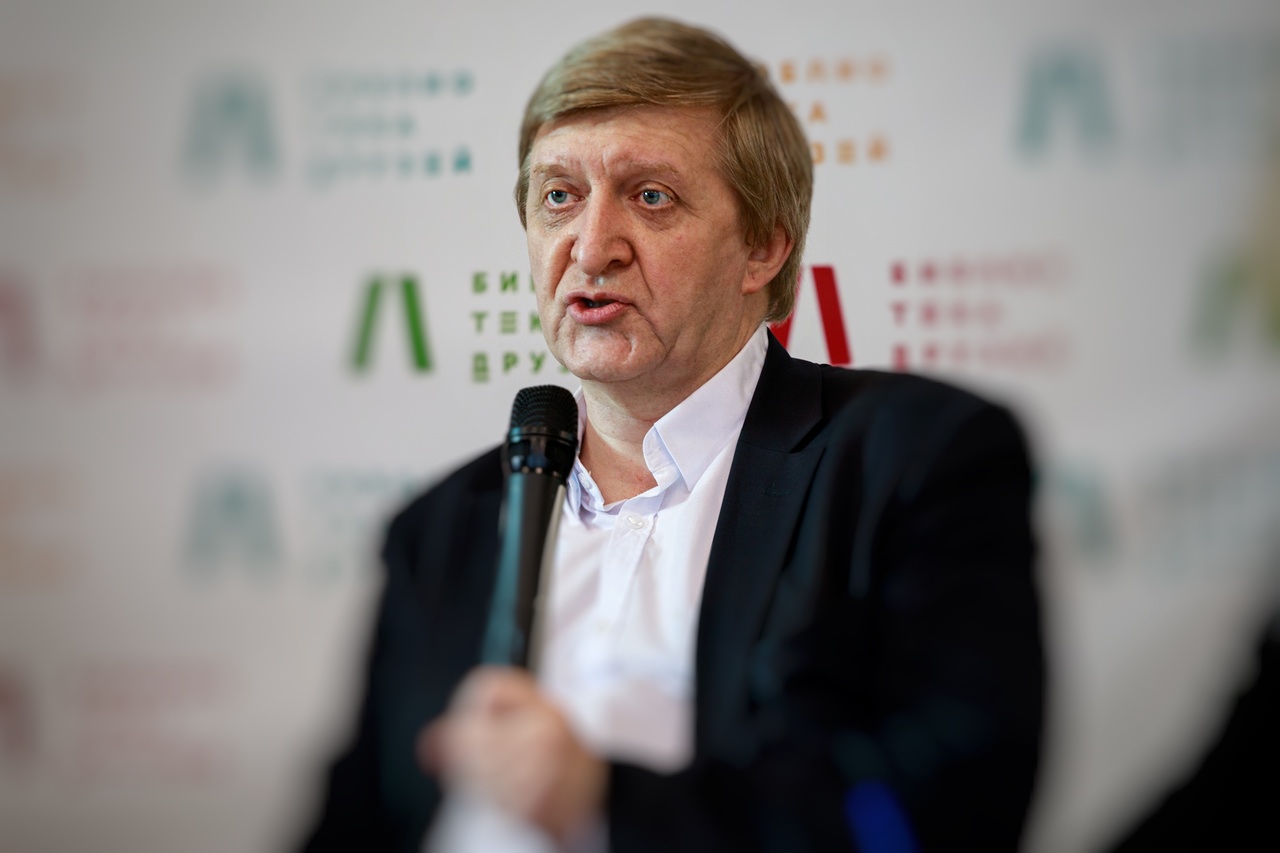 Политолог Бредихин призвал лишить критикующего СВО зампреда ВООПИиК Кононова российского гражданства 