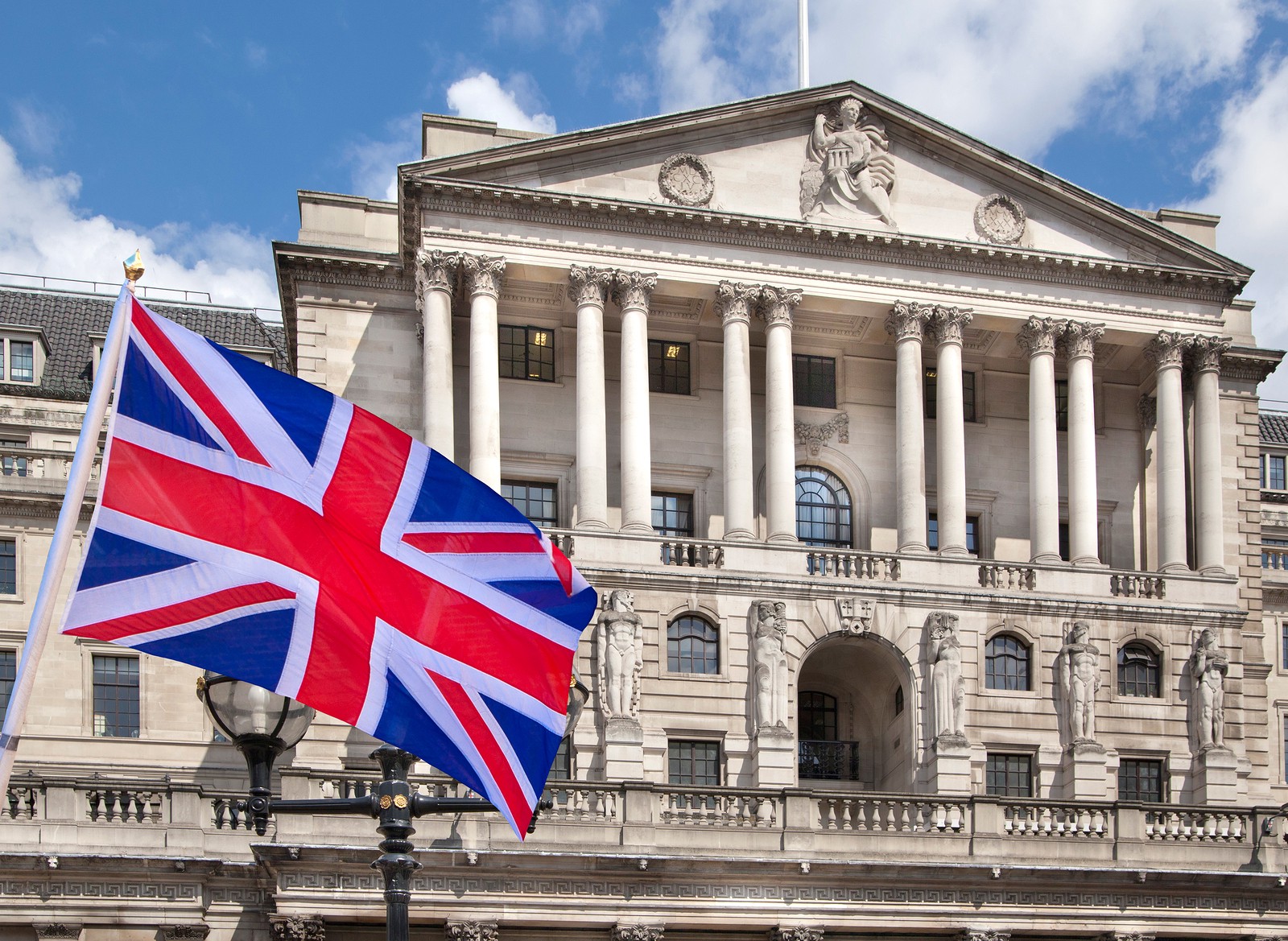 Фееричное заявление от главы ЦБ Великобритании: «Миллионы британцев станут нищими, рост инфляции будет ужасным, а цены взлетят»