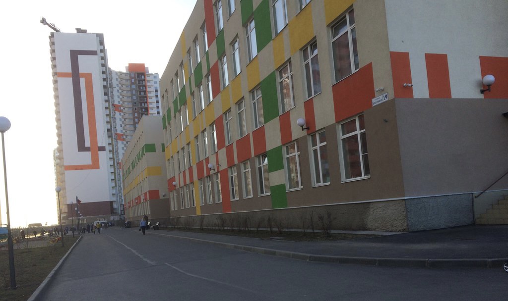 Жители Шушар высказываются против планов петербургских чиновников «прикрепить» новые школы к старым 
