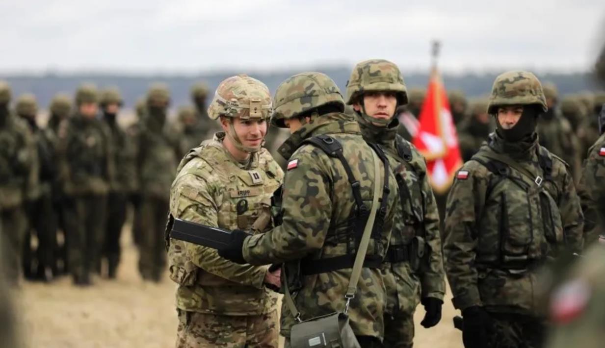 Военный аналитик считает, что Польша готовится к военному противостоянию с РФ