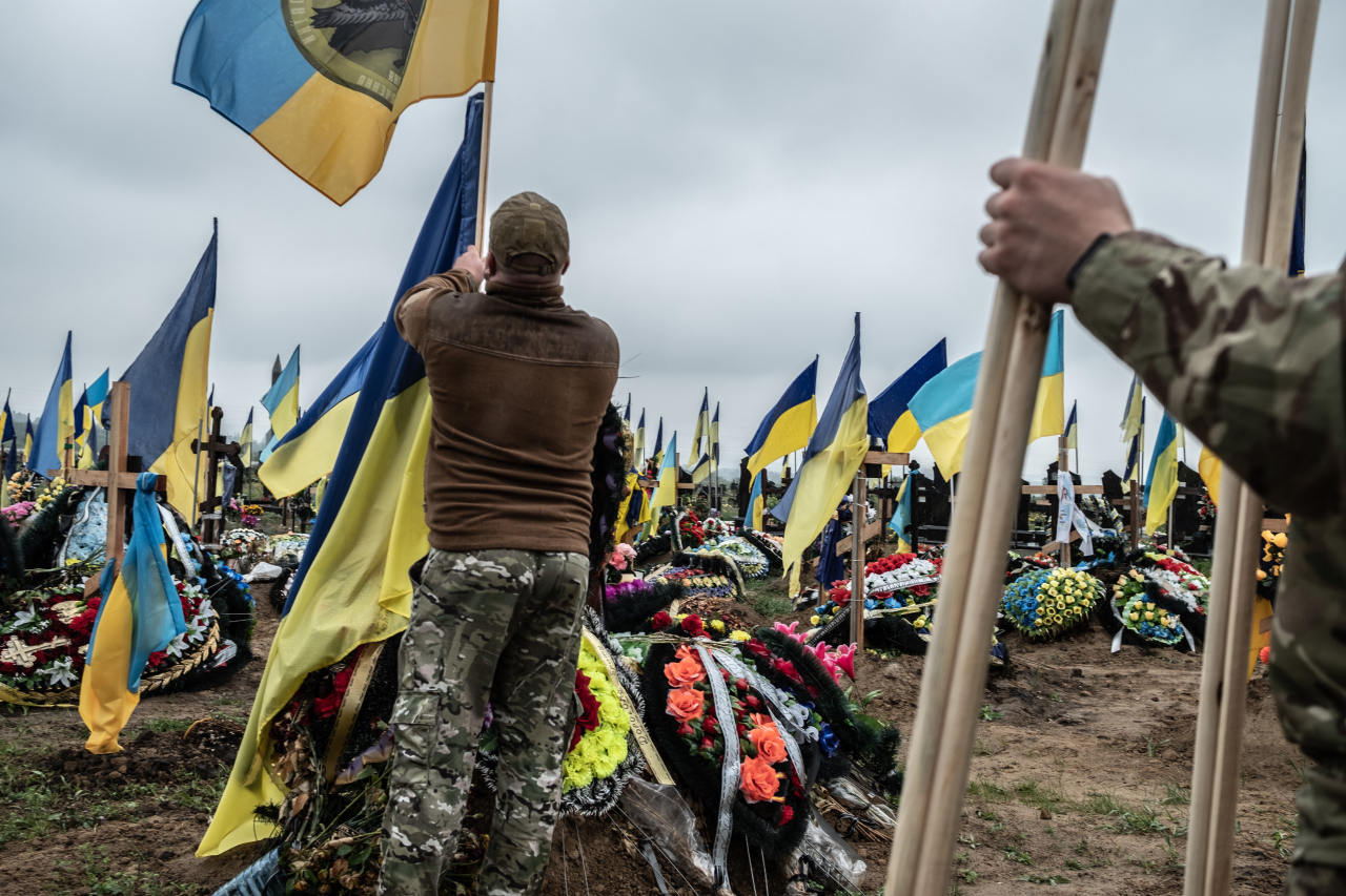 Фольксштурм Зеленского: Киев отправит на смерть стариков, молодёжь и женщин