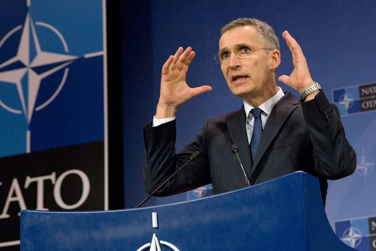 Маразм крепчал: представители НАТО считают, что достичь перемирия на Украине можно только увеличив поставки оружия