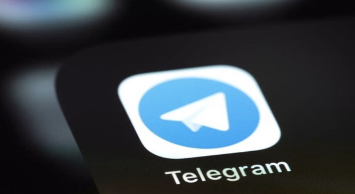 СМИ: эротические паблики рекламируют Telegram-канал мэра Екатеринбурга Орлова