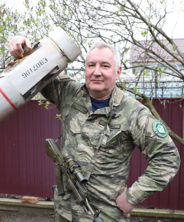 «В подарок ко Дню космонавтики»: Дмитрий Рогозин отправил в РФ сбитую в зоне СВО западную ракету