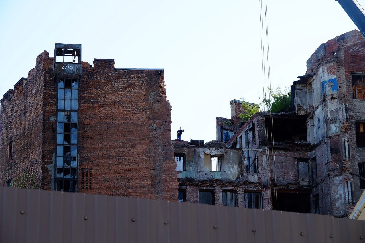 Снос дома Басевича стал причиной появления трещин на соседних зданиях