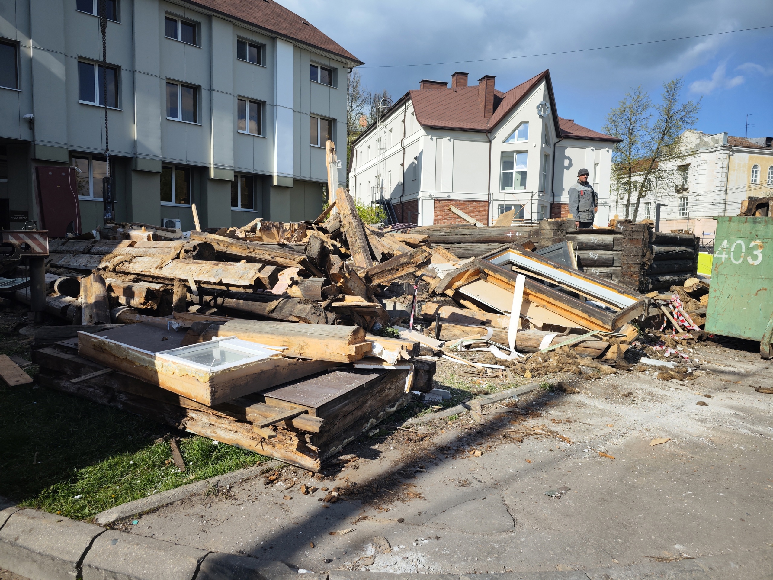 Администрация губернатора Евраева игнорирует просьбы ярославцев спасти от уничтожения исторические здания