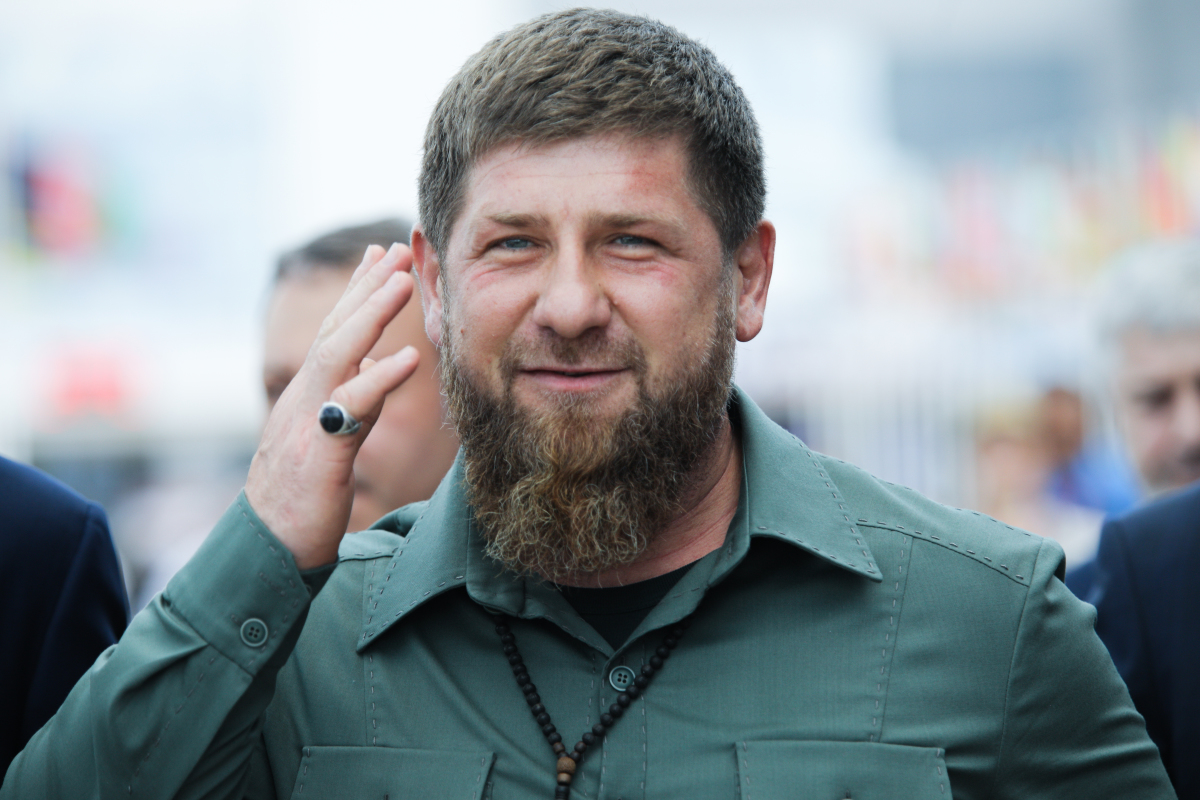 «Ахмат спешит на помощь»: Кадыров заявил, что в случае ухода вагнеровцев с Бахмута их заменят ахматовцы