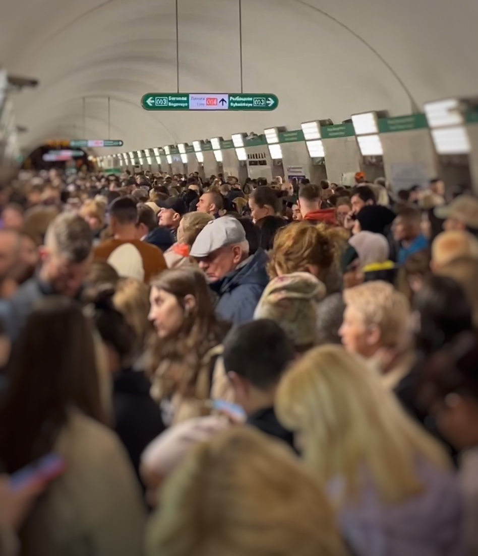 Закрытие станций метро спровоцировало в Петербурге транспортный коллапс