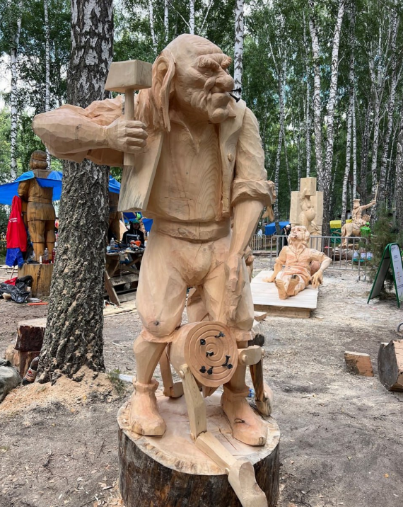«Оригинально и креативно»: на томском фестивале народных ремесел победила необычная деревянная скульптура