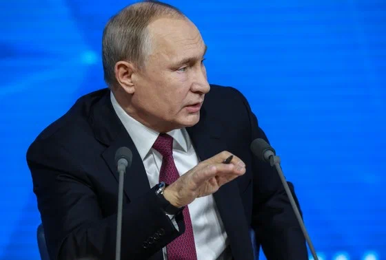 «Пусть делают свою работу за границей»: Владимир Путин высказался об уехавших за рубеж деятелях искусства