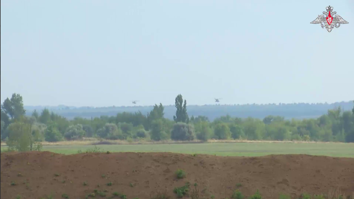 «Крылатые защитники России»: многоцелевые ударные вертолеты ЗВО уничтожают врага и его технику в зоне СВО