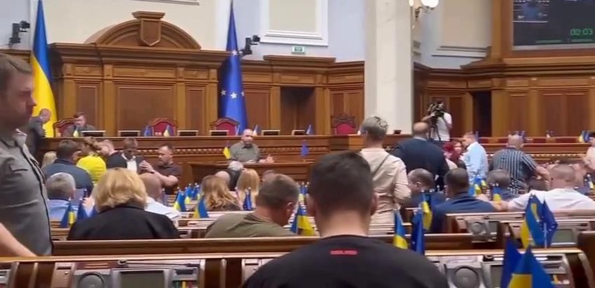 Верховная Рада «внимательно» выслушала речь нового главы Минобороны Украины