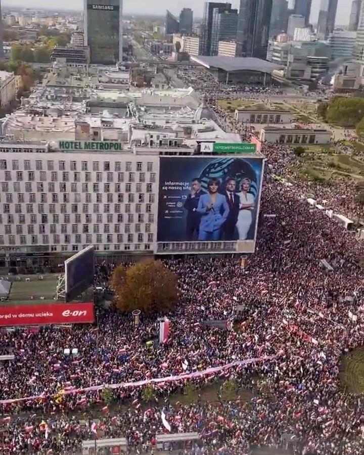 Поляки вышли на антиправительственные митинги