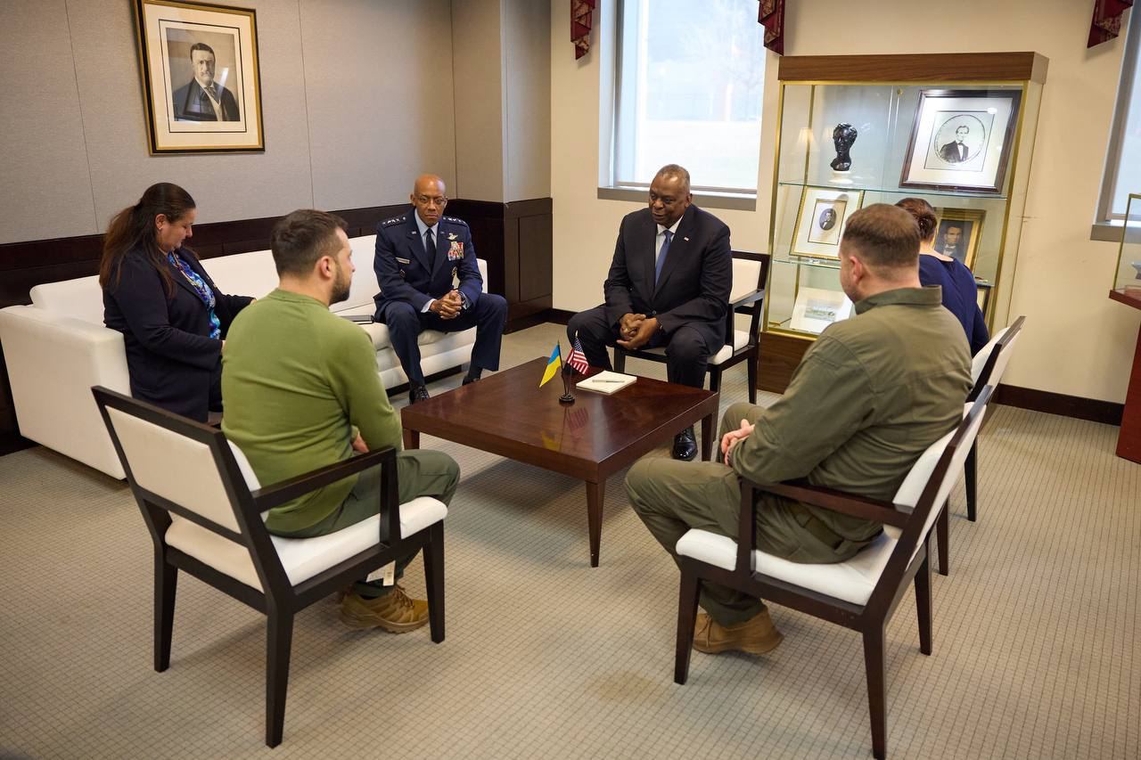 Украинский президент встретился в Вашингтоне с главой Пентагона