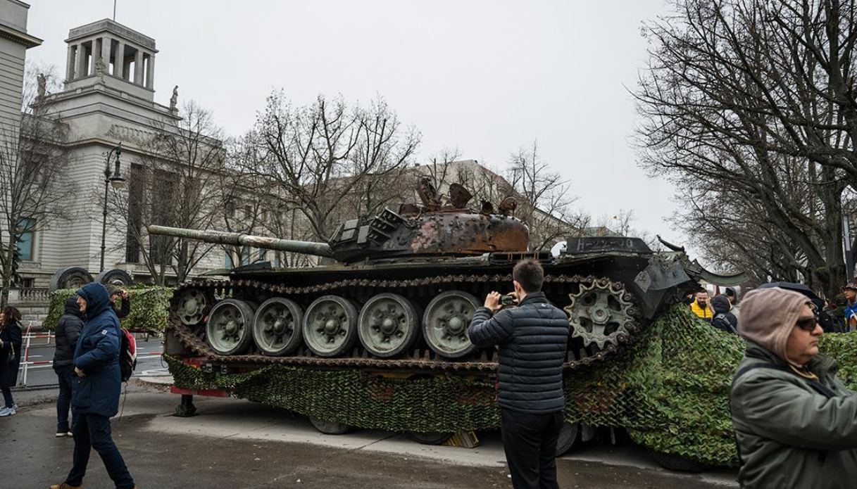 В центре Кишинева собираются поставить сгоревший российский танк