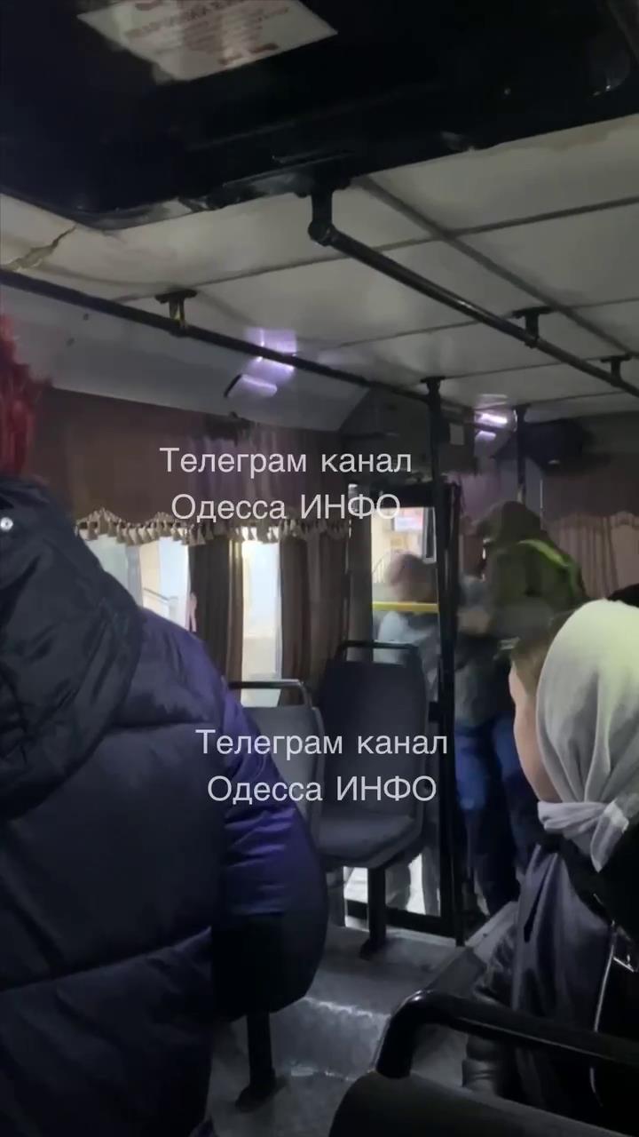На Украине продолжается «добровольная» мобилизация: в Одессе страшно ездить на маршрутках