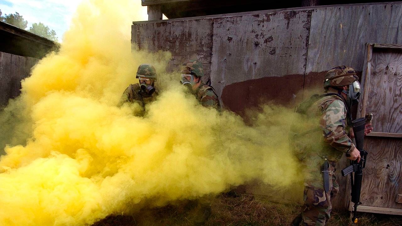Киев накачивает ВСУ химическим оружием