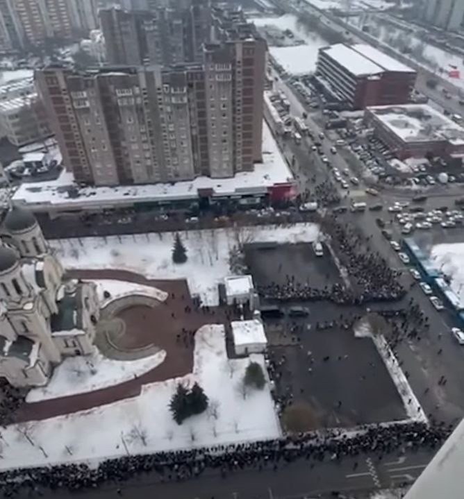 Фарс, а не скорбь: попытка дестабилизировать ситуацию в России с помощью похорон Навального* провалилась