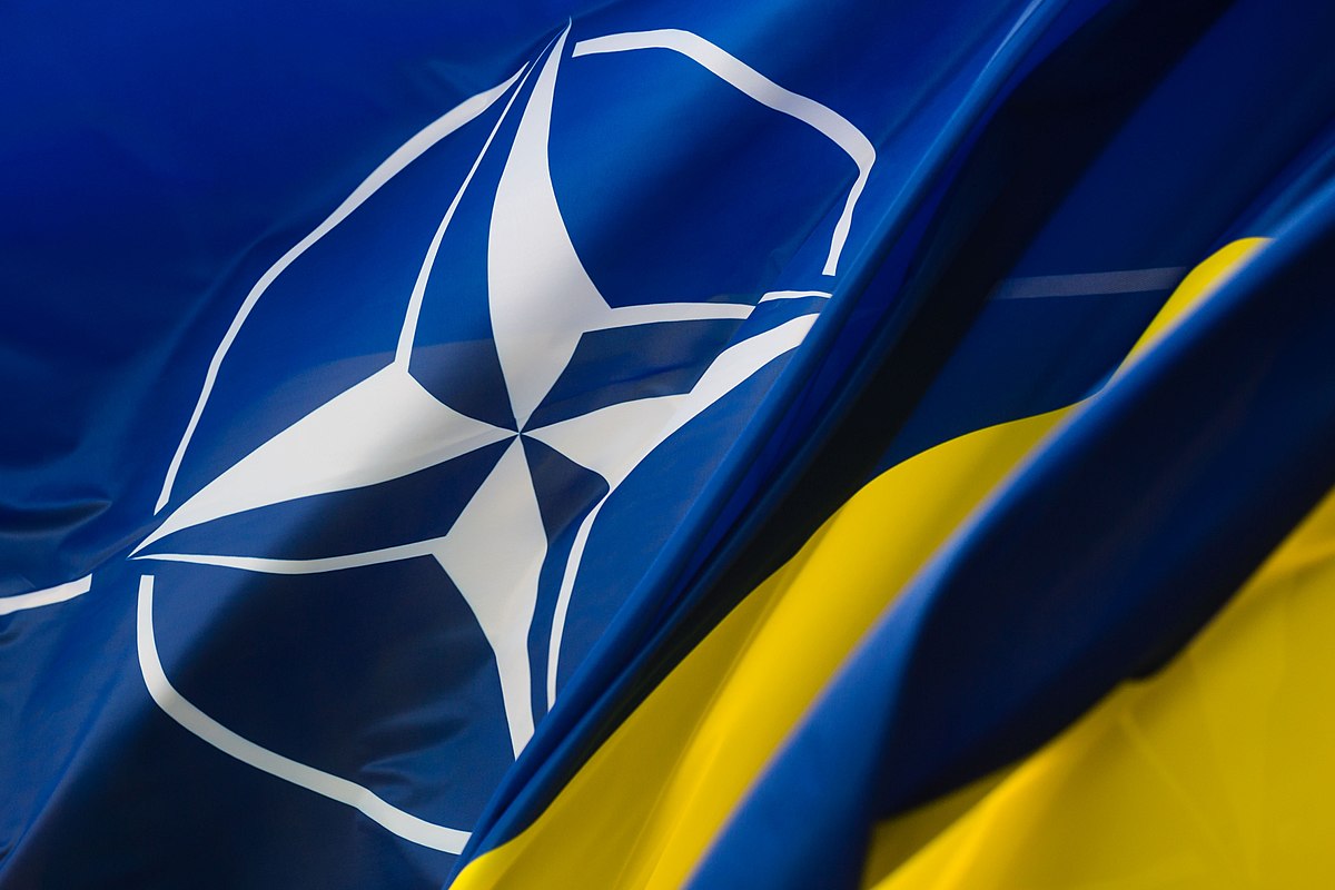 Пора идти на уступки: Украину могут взять в НАТО, но с условием