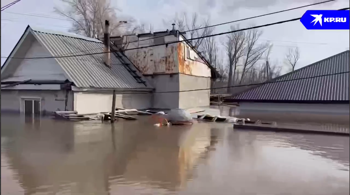 Потоп продолжается: дачные поселки под Оренбургом постепенно уходят под воду