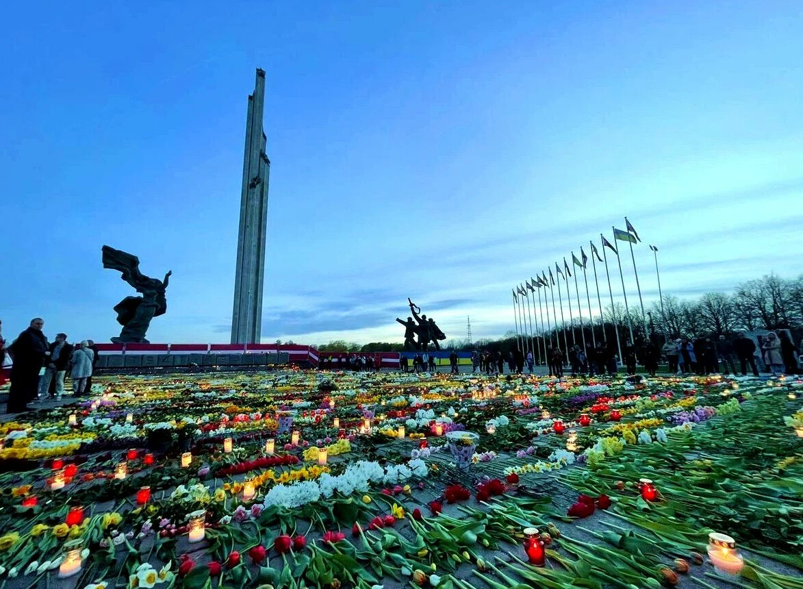 Русофобия зашкаливает: Латвия стремится уничтожить все памятники, напоминающие о совместном прошлом с Россией