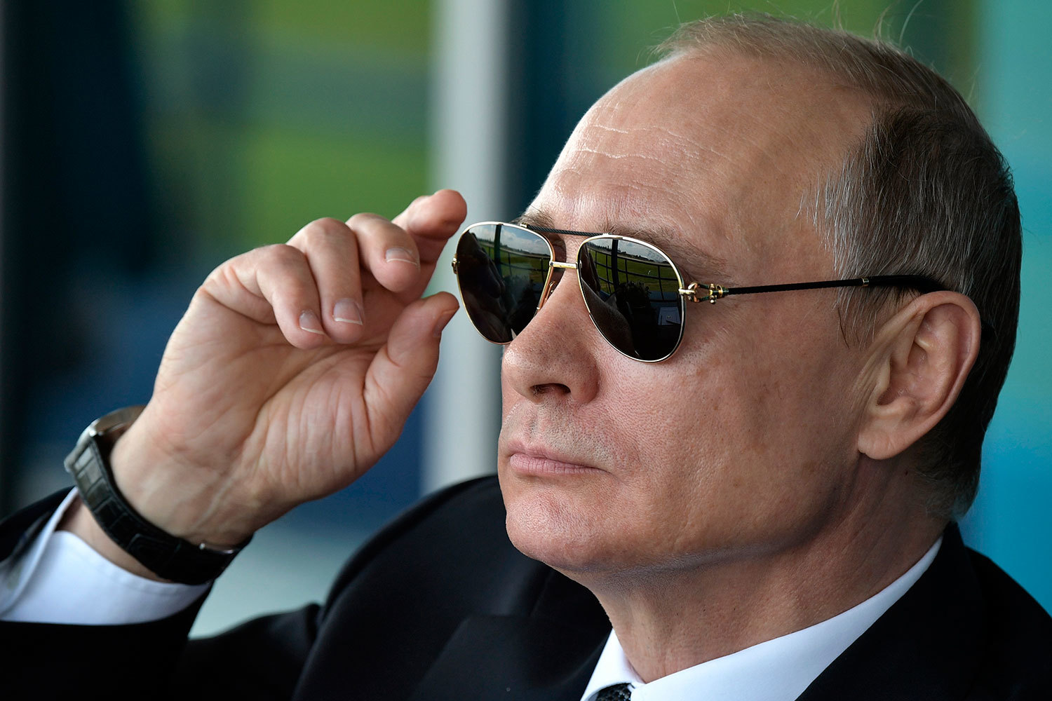 Бодр и весел всем врагам назло: Владимир Путин в пятый раз приступил к обязанностям президента России